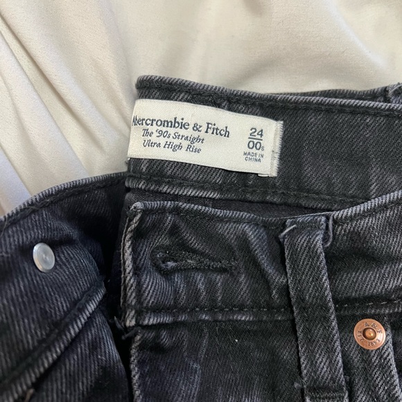 ABERCROMBIE & FITCH The 90's Straight Ultra High Rise Distressed Fray Hem 00 W24 - Picture 6 of 6